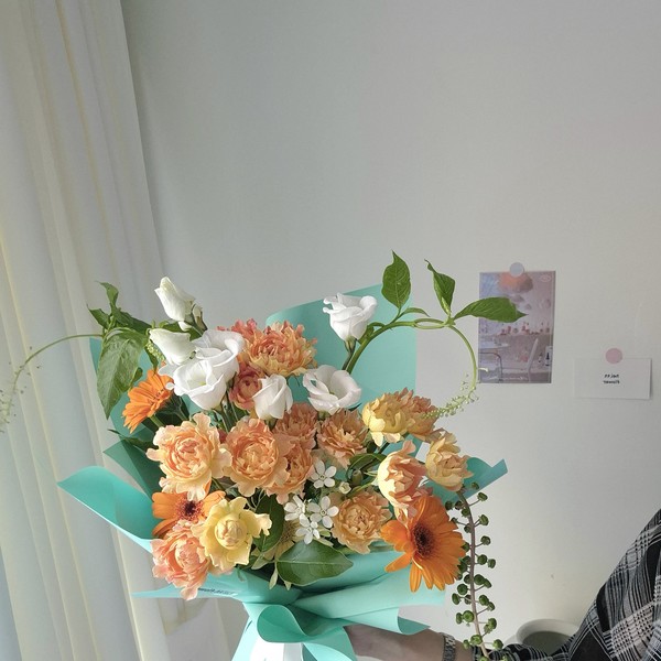 헤이뜨플라워(hei.tt flower) 로고